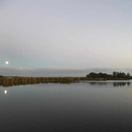 Over Lake Monnickendam Dış mekan fotoğraf